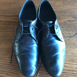 Hugo Boss Italian charcoal leather  lace up shoes